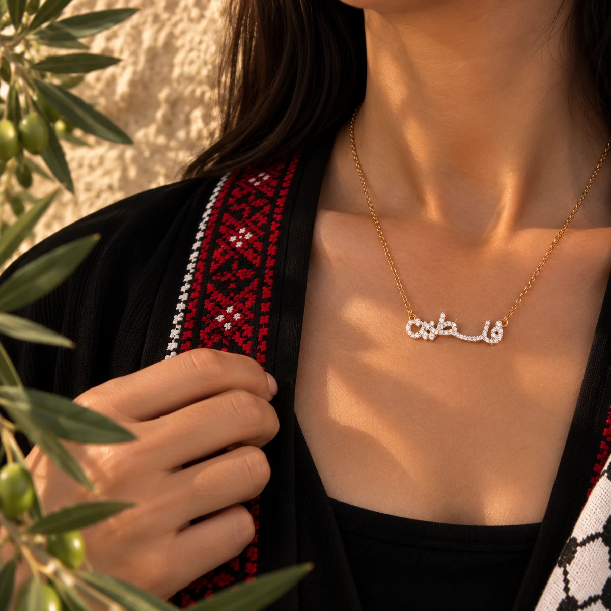 Sparkling Filastin Necklace, detail view