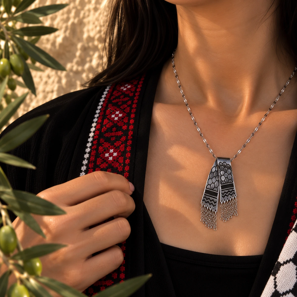 Silver-Tone Keffiyeh Necklace, detail view