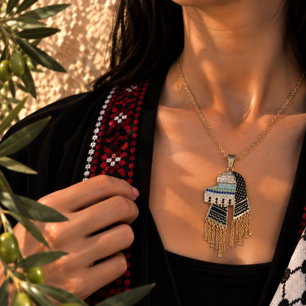 Golden Dome Keffiyeh Necklace, detail view