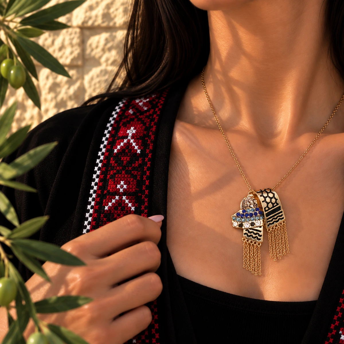 Twin Dome Keffiyeh Necklace, detail view