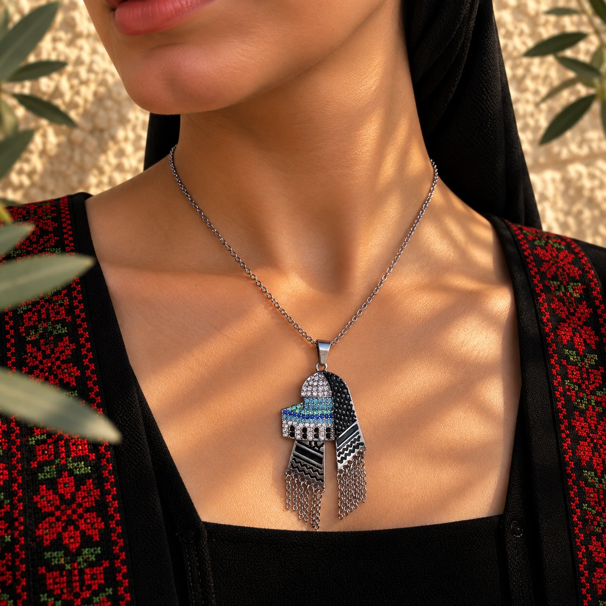 Palestinian Dome Tassel Necklace, detail view