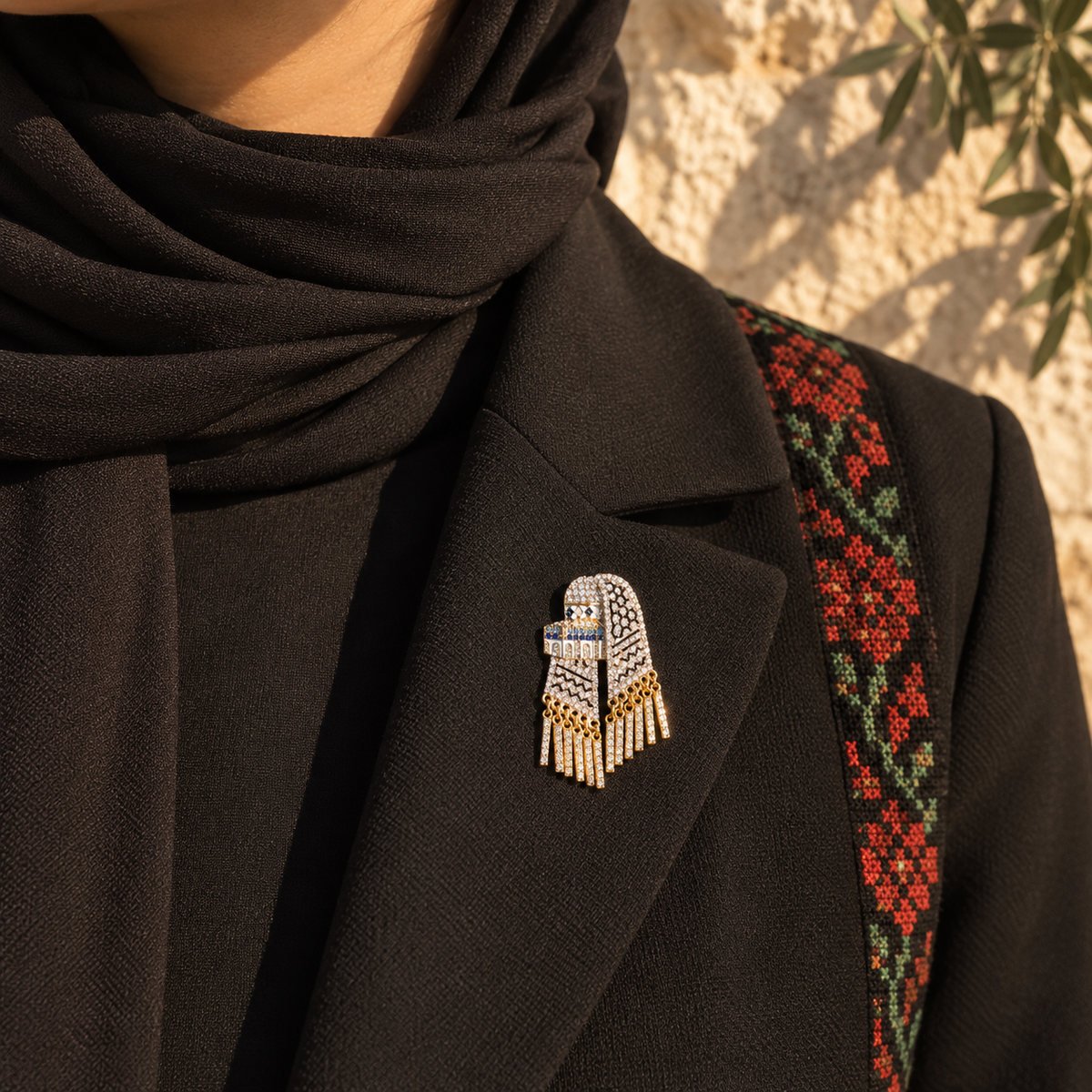 Keffiyeh Rhinestone Brooch Gold - Image 2