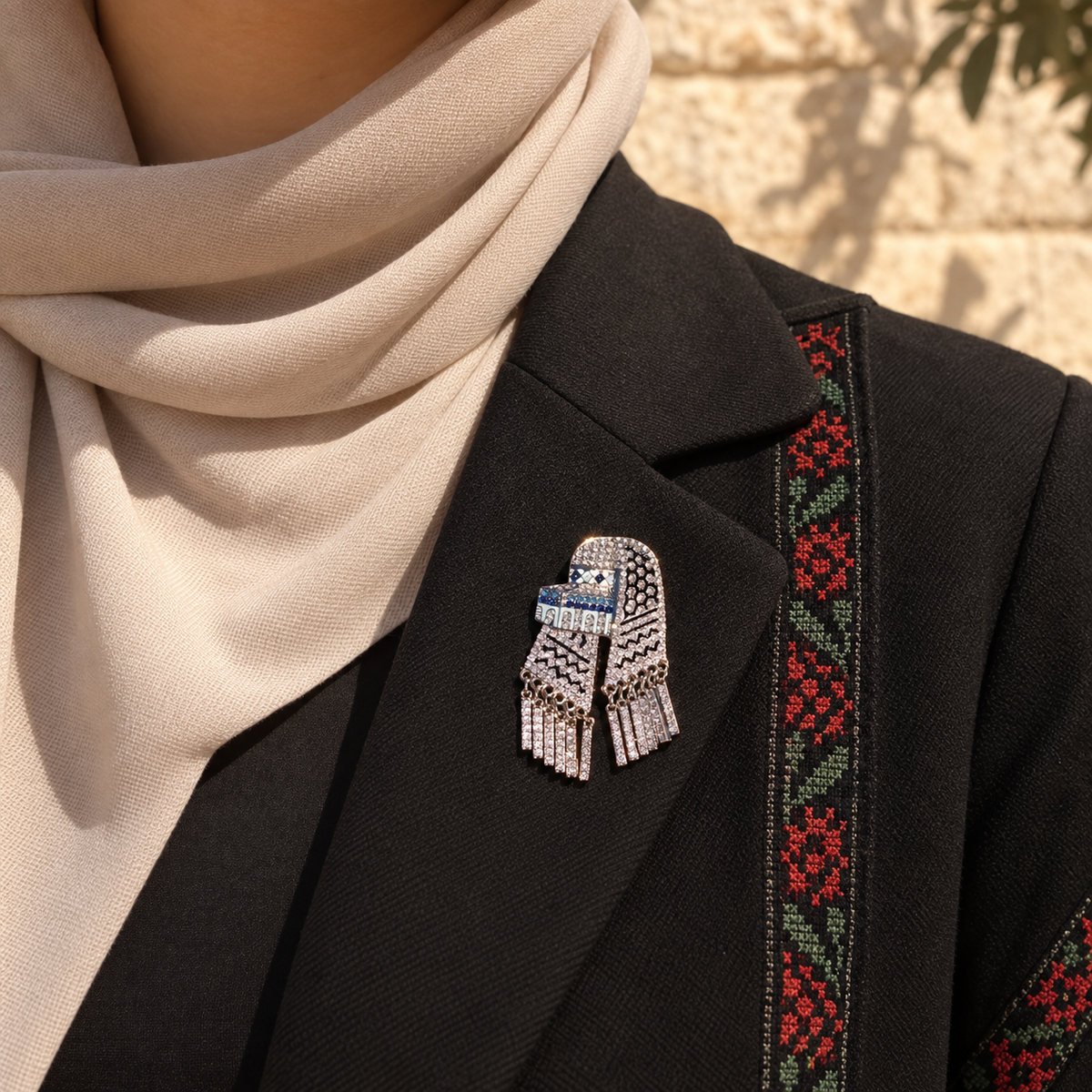 Keffiyeh Rhinestone Brooch Silver - Image 2