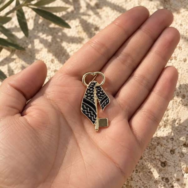 Keffiyeh Heart Brooch Gold