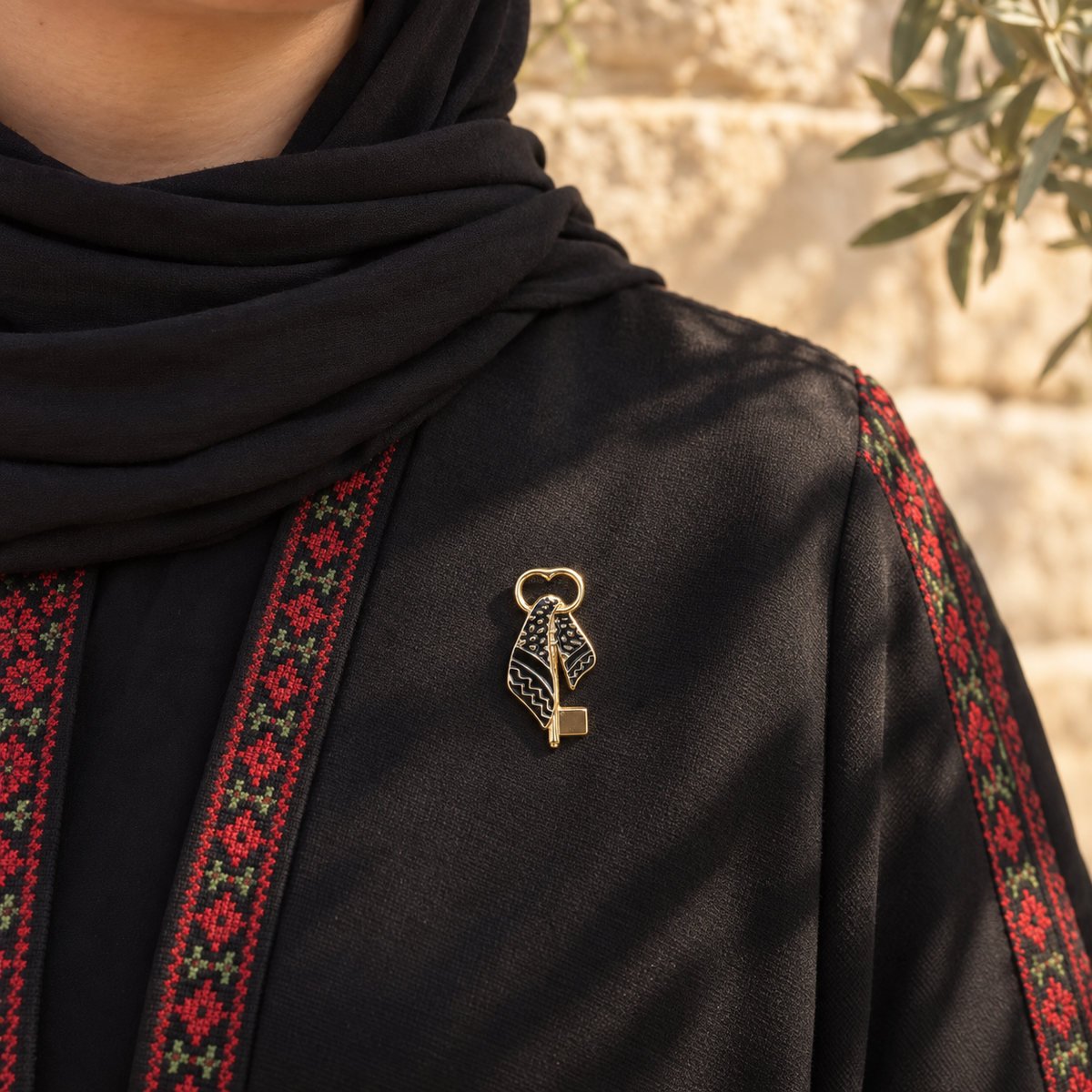 Keffiyeh Heart Brooch Gold - Image 2