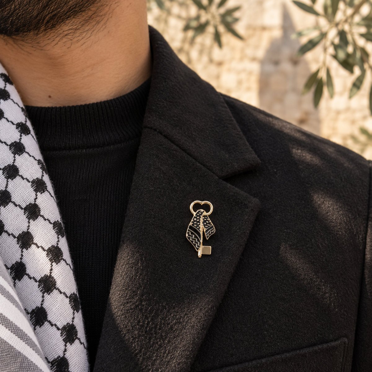 Keffiyeh Heart Brooch Gold - Image 3