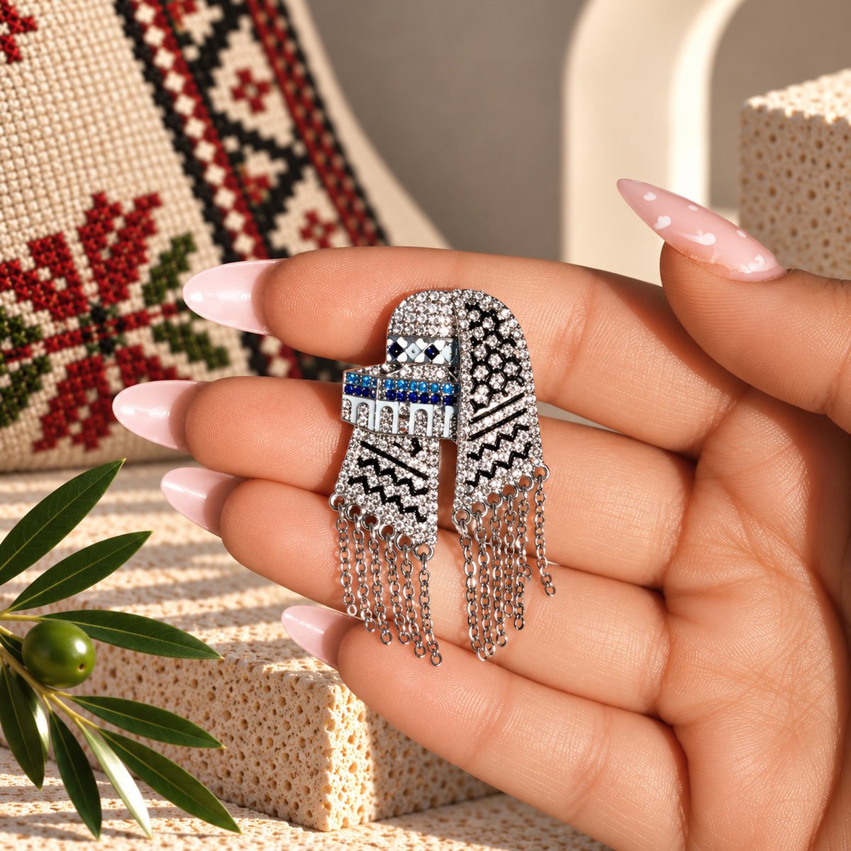 Keffiyeh Chain Brooch Silver - Image 4