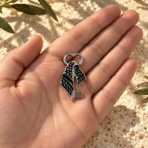 Keffiyeh Heart Brooch Silver