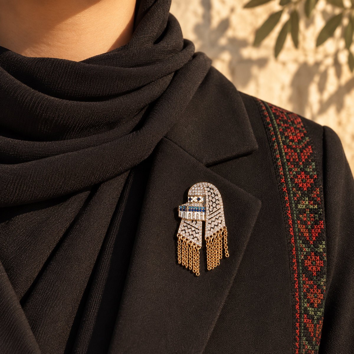 Keffiyeh Chain Brooch Gold - Image 2
