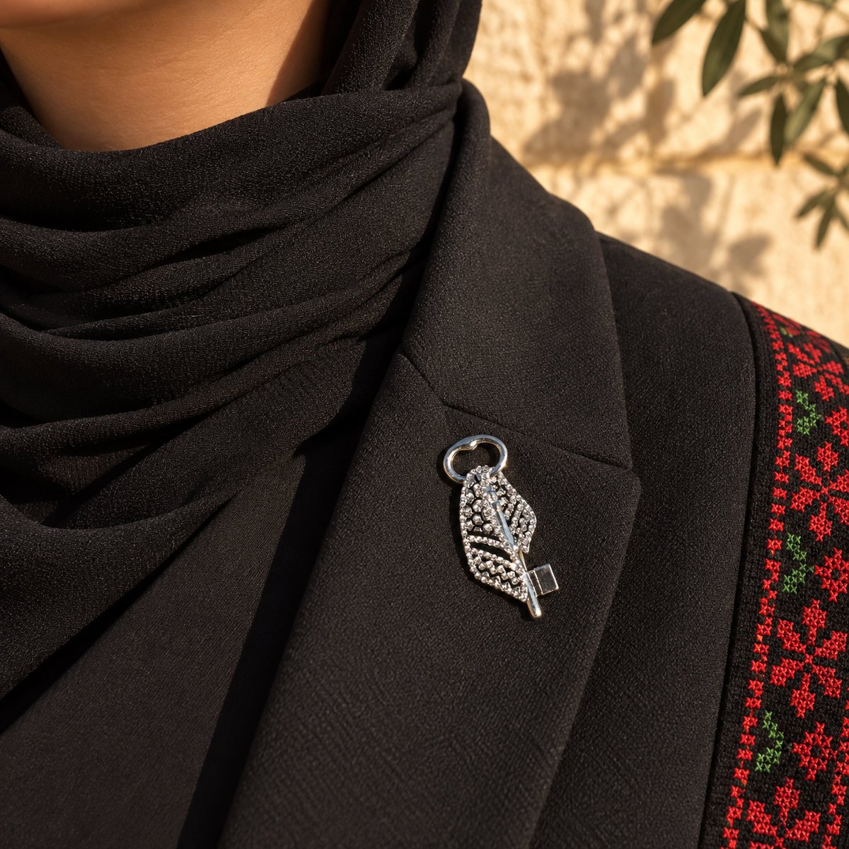 Keffiyeh Key Brooch Silver - Image 2